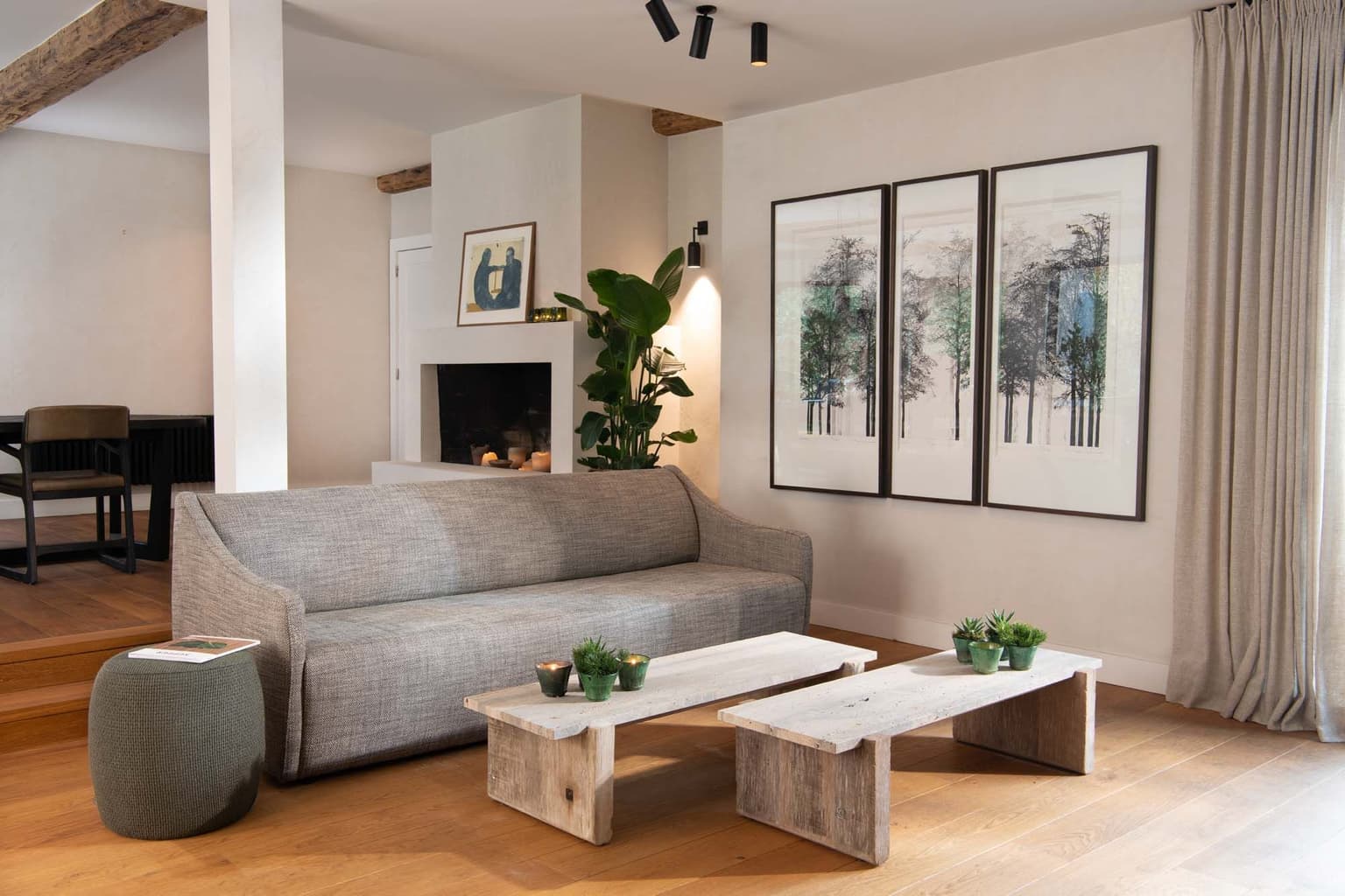 Gommaire-indoor-fabric-furniture-sofa_anthony_3-seater-G452-CAT-Antwerp.jpg