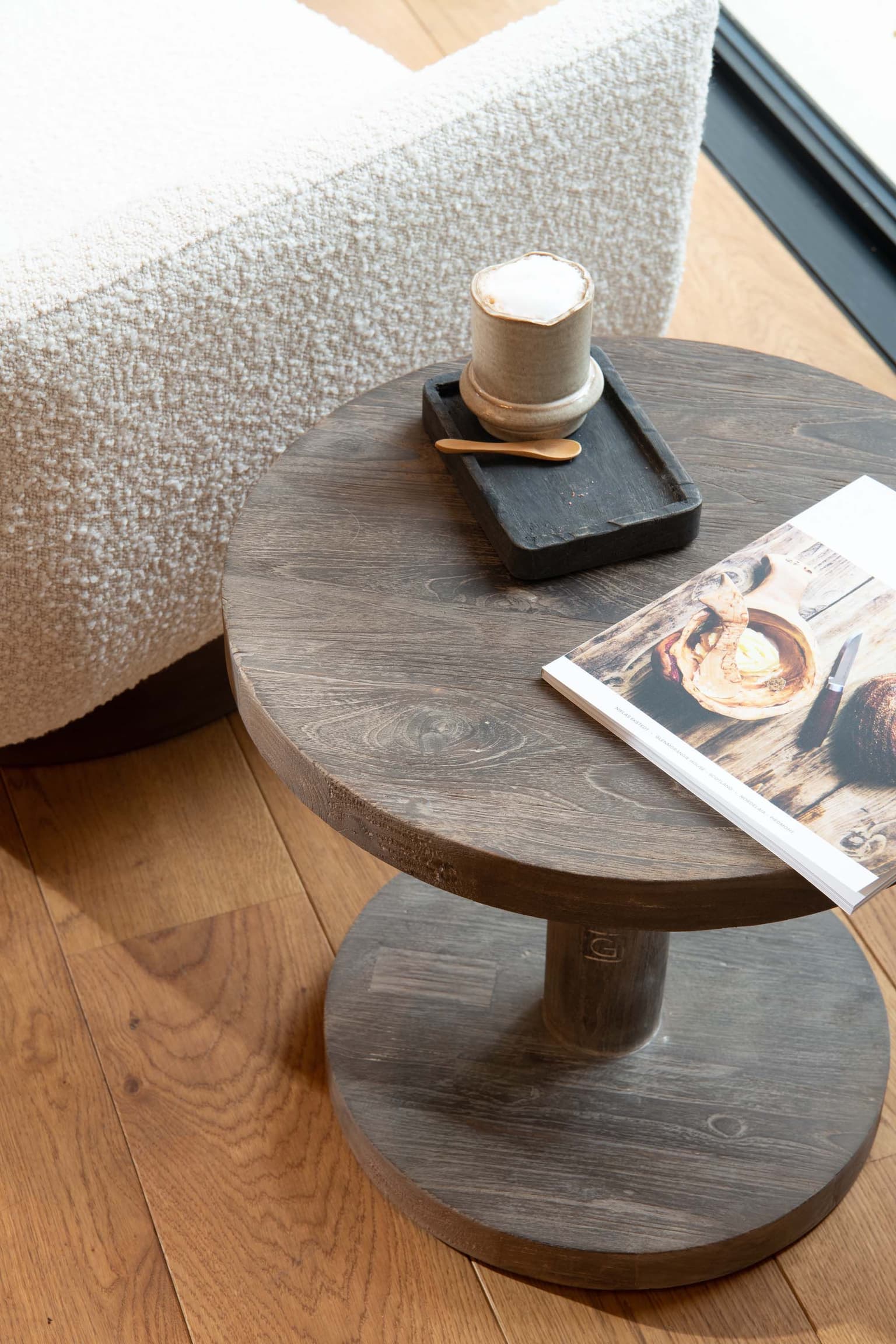 Gommaire-indoor-furniture-round_side_table_phil-G653S-AUT-Belgium.jpg