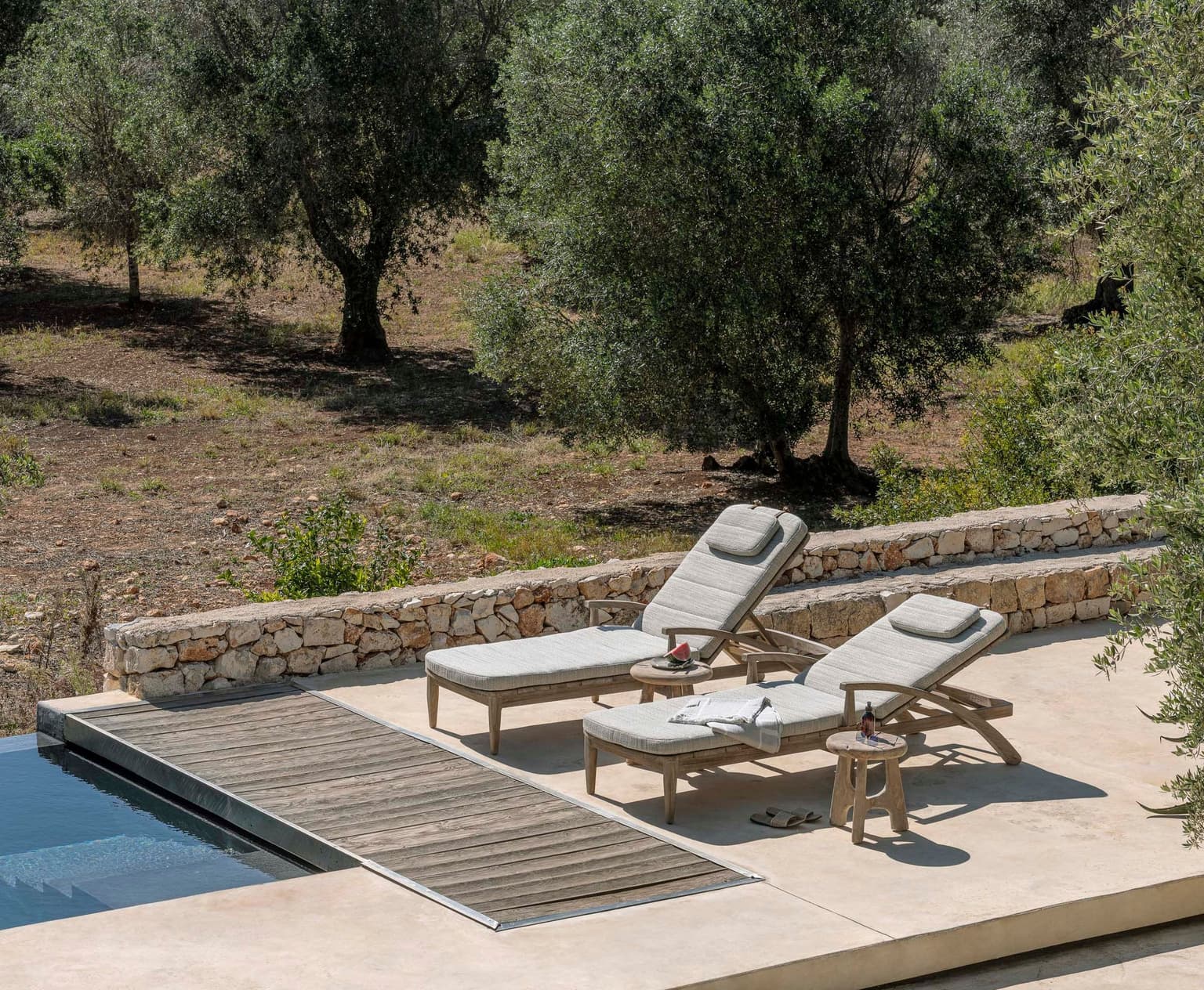 Gommaire-outdoor-teak-furniture-side_table_laya-G804S-G804L-NAT-Brussels-2.jpg