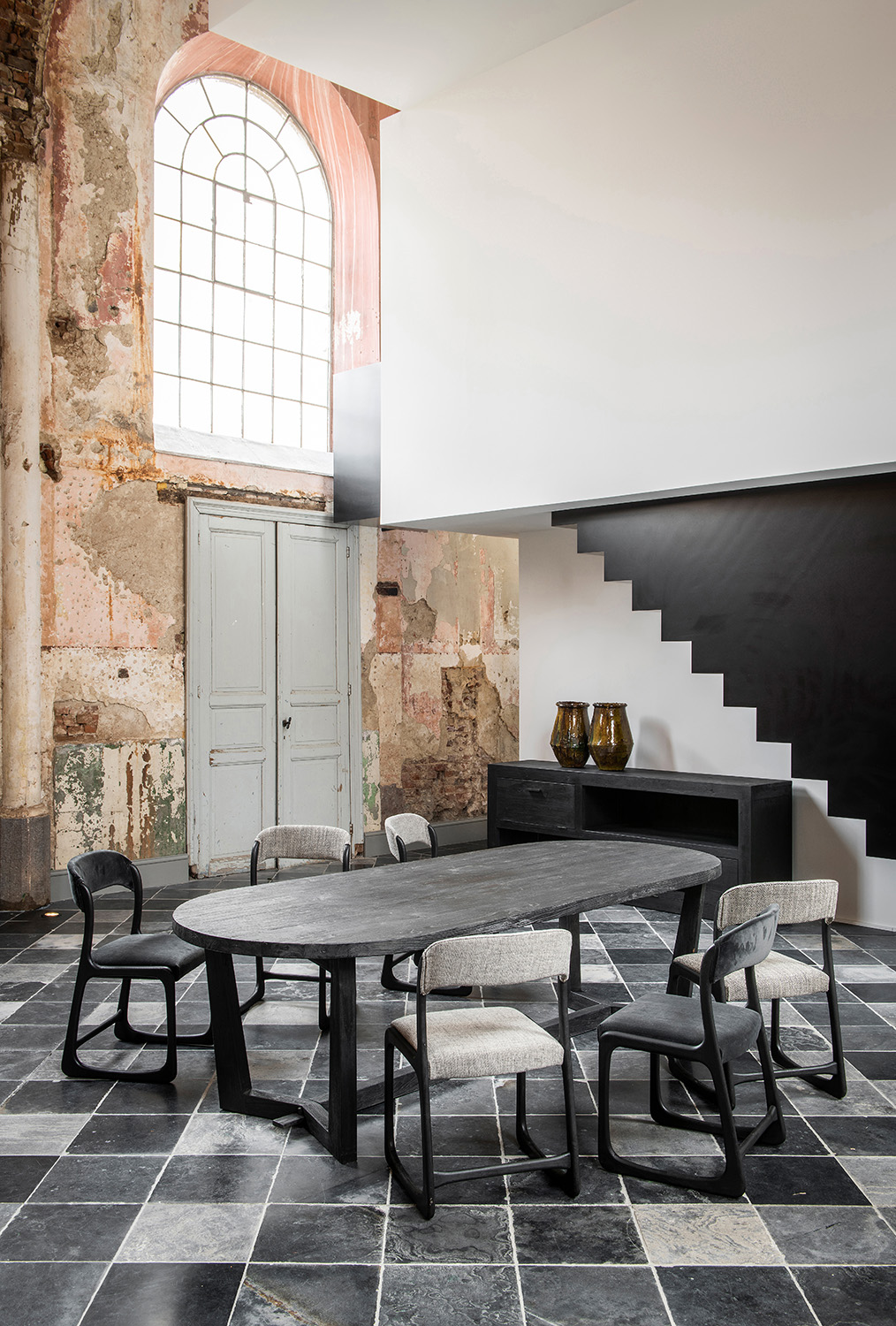 Gommaire-indoor-teak-furniture-oval_table_dan-G026-FUM-Belgium