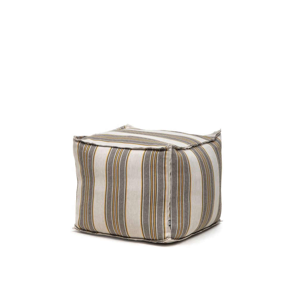 Gommaire-outdoor-fabric-accessories-square_soft_pouf_fluffy_piping-G560-K-Antwerpen